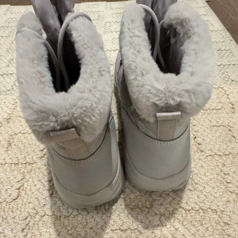 Women's Quilted Fur-Lined Boots size 11. Snow winter snowshoes